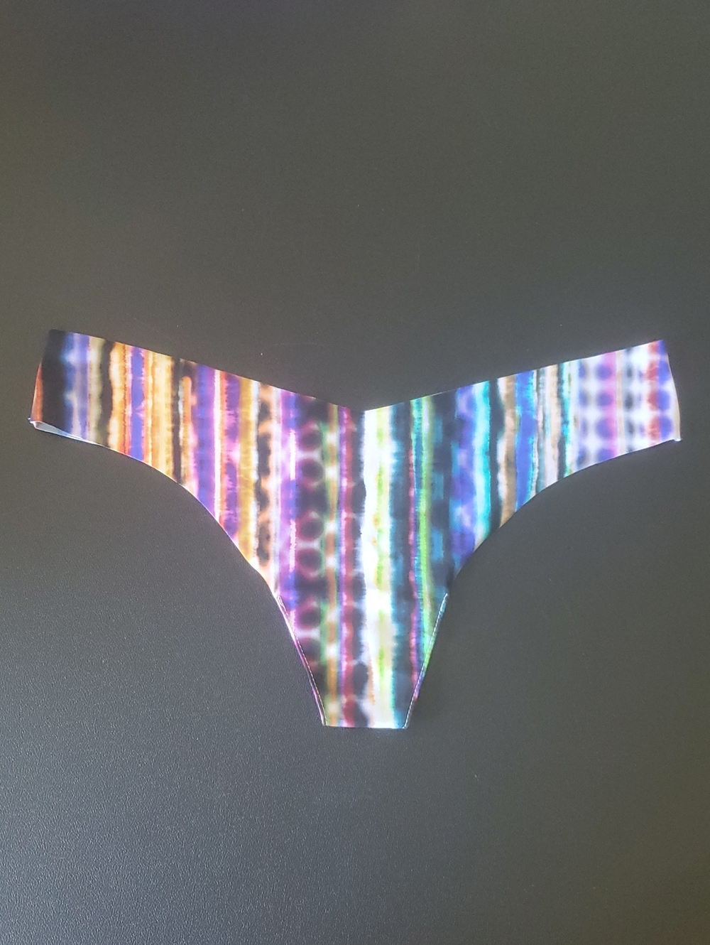 COMMANDO CLASSIC PRINT THONG IN MULTICOLOR / SZ: M/L